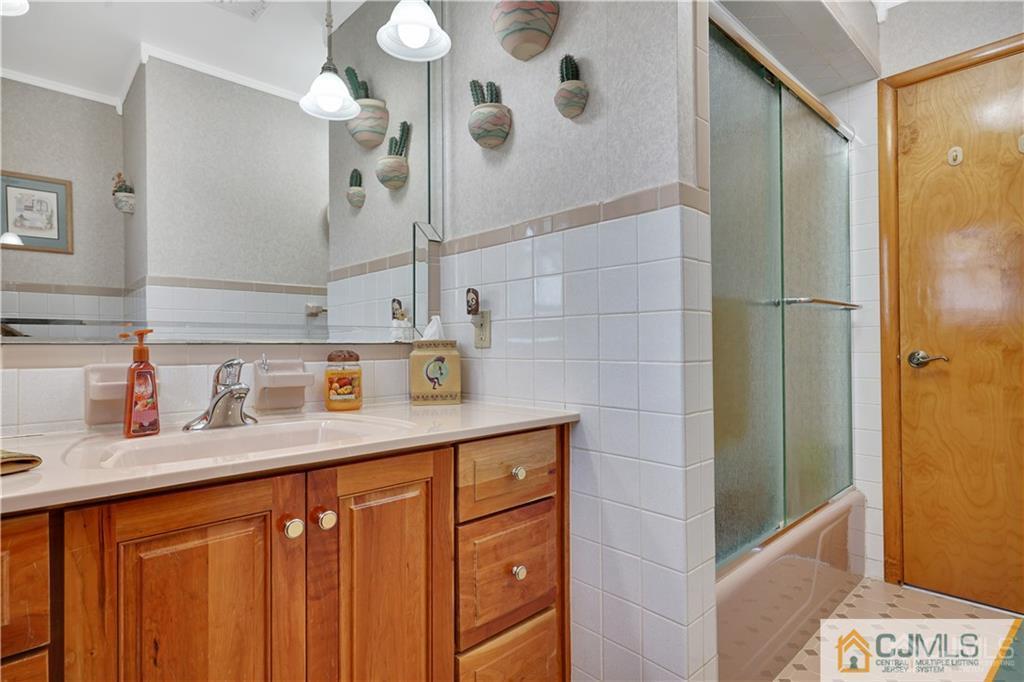 1344 Omaha Road North Brunswick, NJ 08902 - Photo 10 of 25 Gallery Image 10
