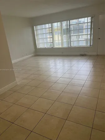 $2,000 | 16801 Northeast 14th Avenue, Unit 310, Miami, FL 33162