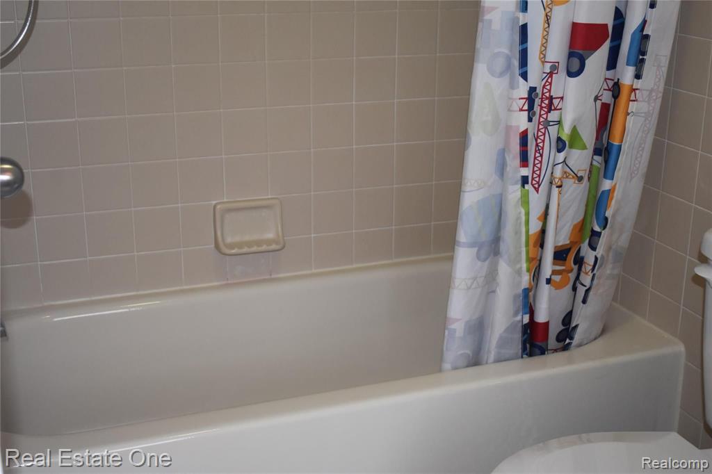 654 Glasgow Court Rochester Hills, MI 48307 - Photo 26 of 30