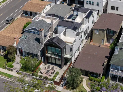 $3,150,000 | 716 1/2 Orchid Avenue, Corona del Mar, CA 92625