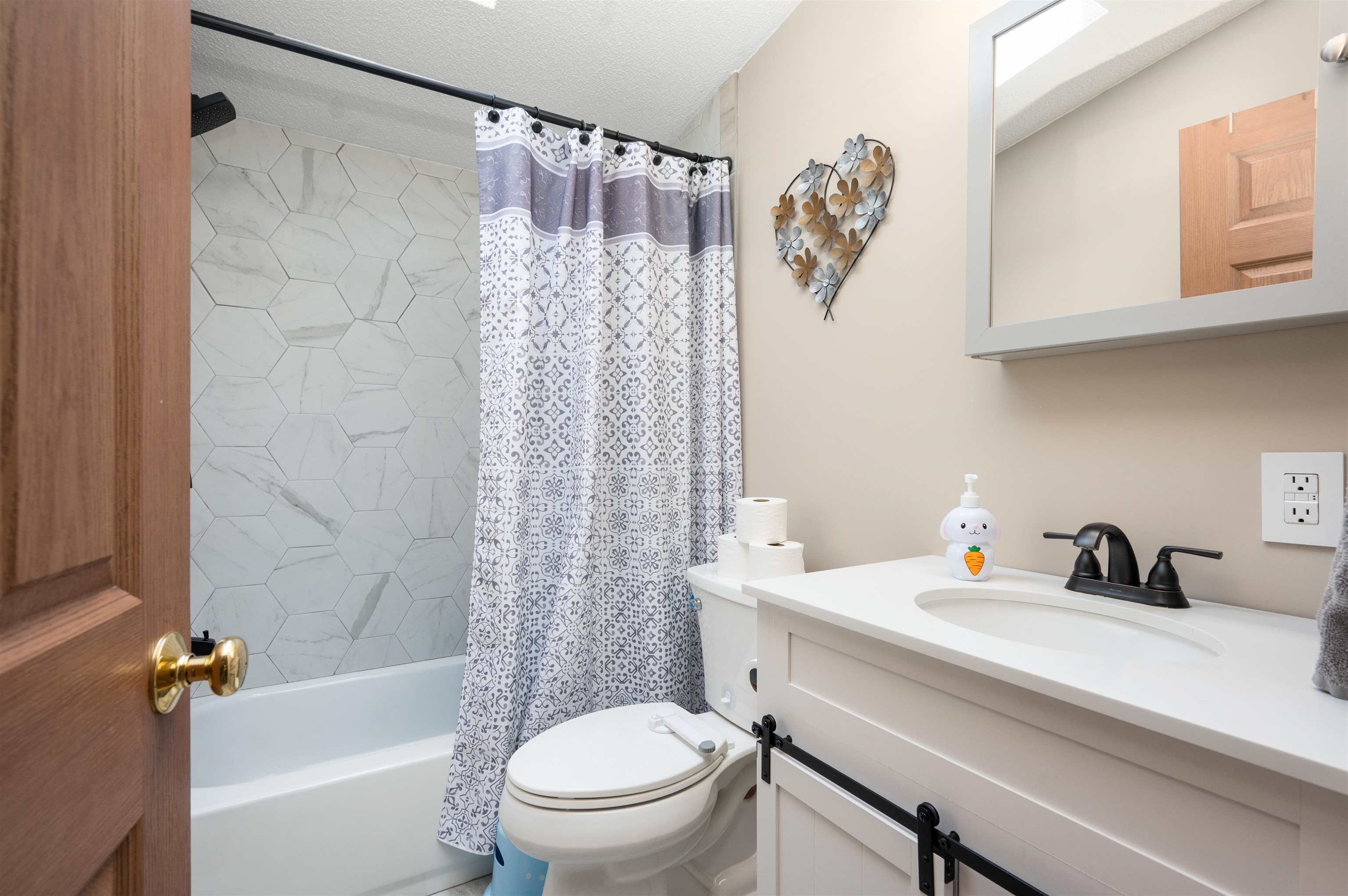 124 Chester Road Raymond, NH 03077 - Photo 32 of 43 Gallery Image 32