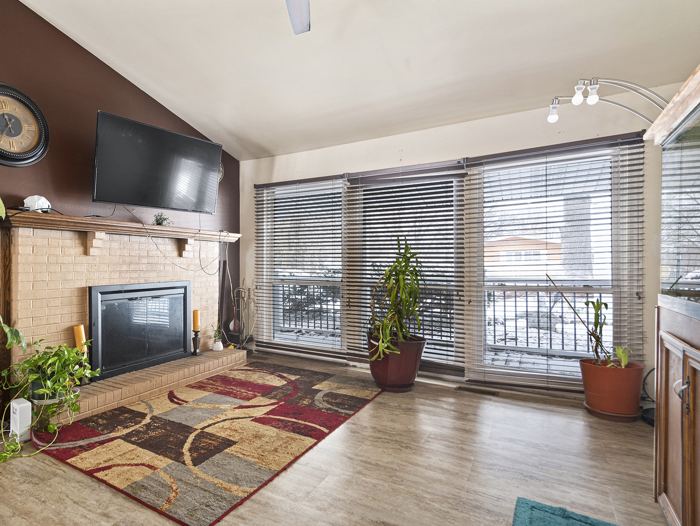 316 Middletree Road Joliet, IL 60433 - Photo 4 of 23