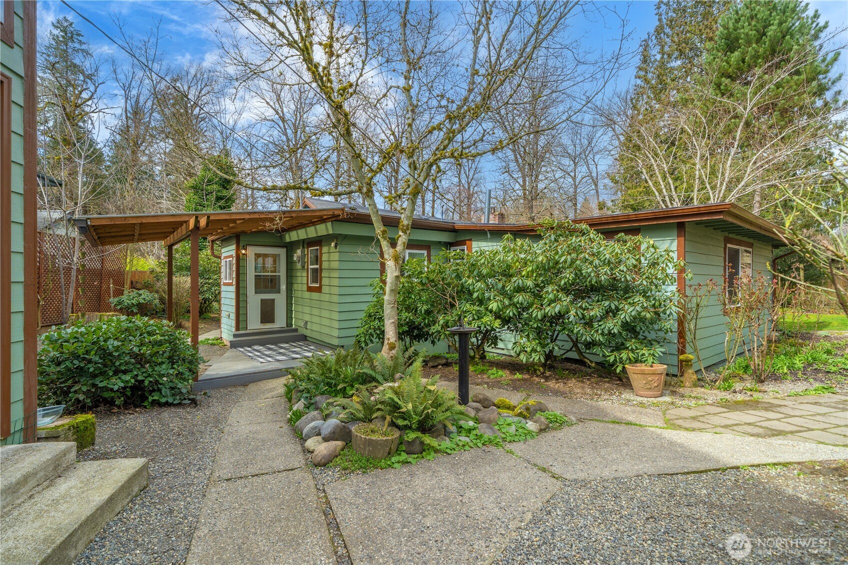 23711 Dorre Don Way Southeast Maple Valley, WA 98038 - Photo 26 of 40 a front view of a house with garden