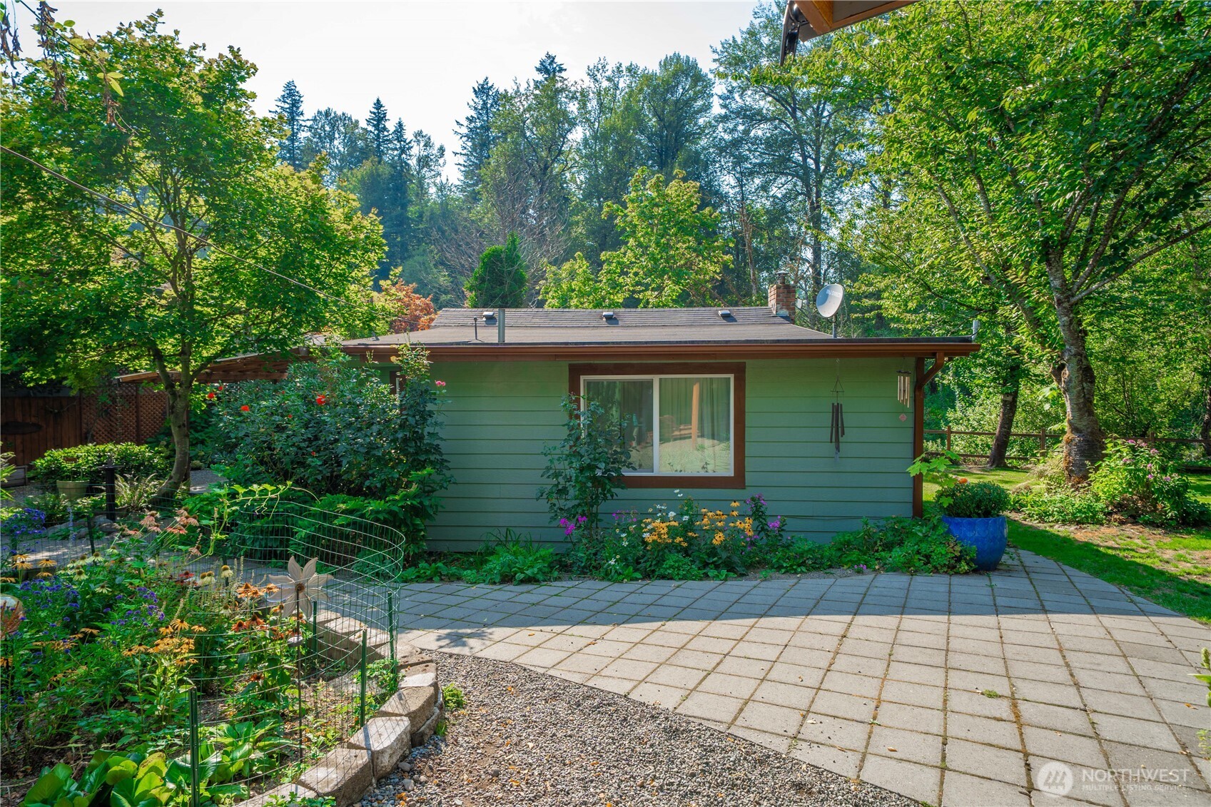 23711 Dorre Don Way Southeast Maple Valley, WA 98038 - Photo 29 of 40 a front view of a house with garden