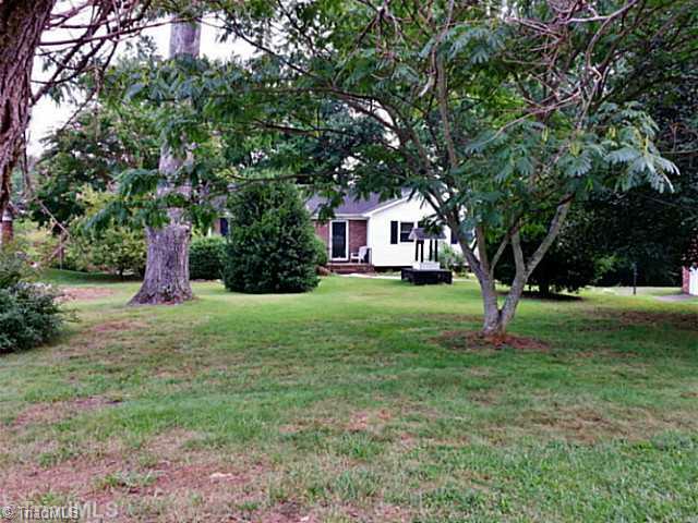 Yard/Garden. Large Front yard with Mature Trees.
