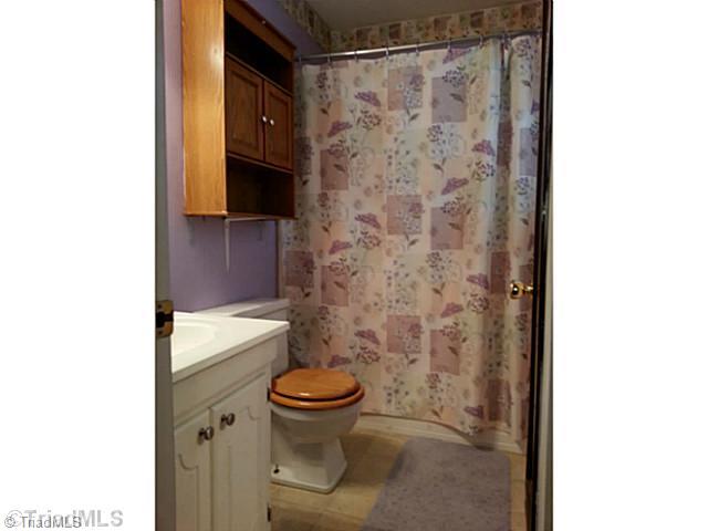 4236 High Point Road Winston-Salem, NC 27107 - Photo 11 of 14 Bath.