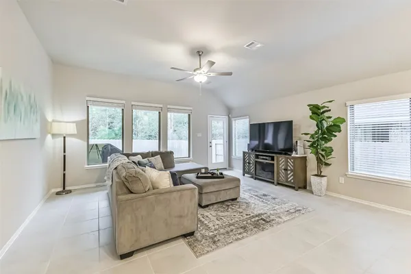 $2,500 | 1337 Lakeside Crk Road, Magnolia, TX 77354