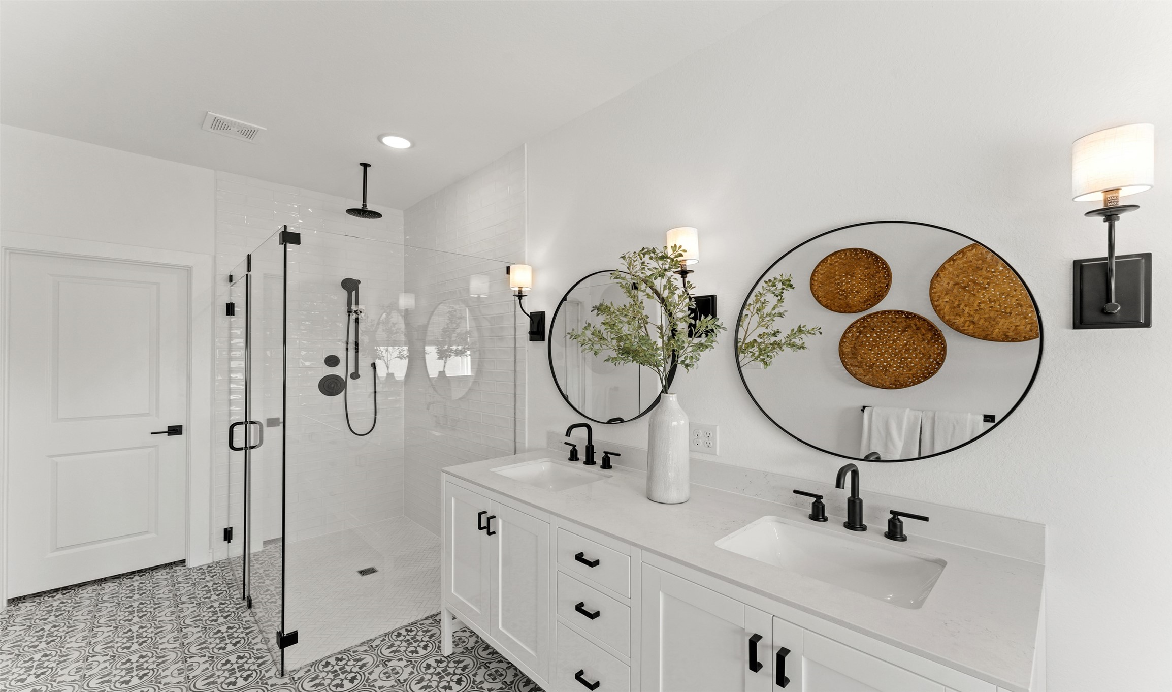 2818 Duchess Drive Rosenberg, TX 77471 - Photo 10 of 30 a bathroom with a sink and a mirror
