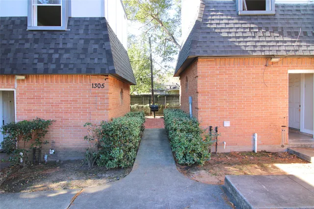 a view of a pathway both side of house
