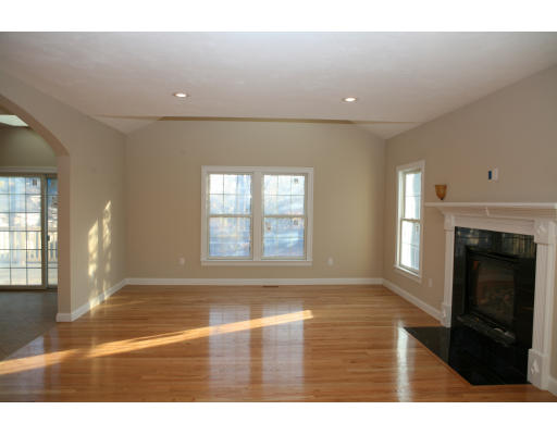68 Spring Street Shrewsbury, MA 01545 - Photo 4 of 13 Gallery Image 4