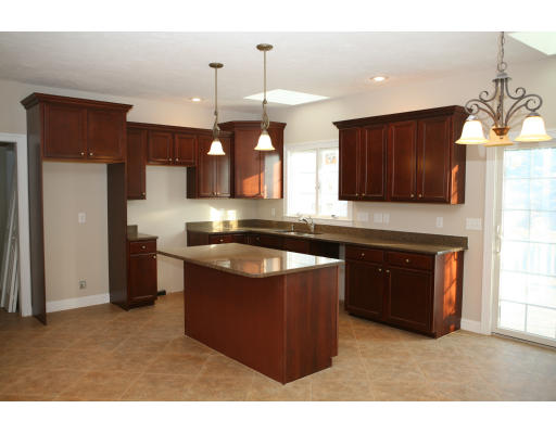 68 Spring Street Shrewsbury, MA 01545 - Photo 5 of 13 Gallery Image 5