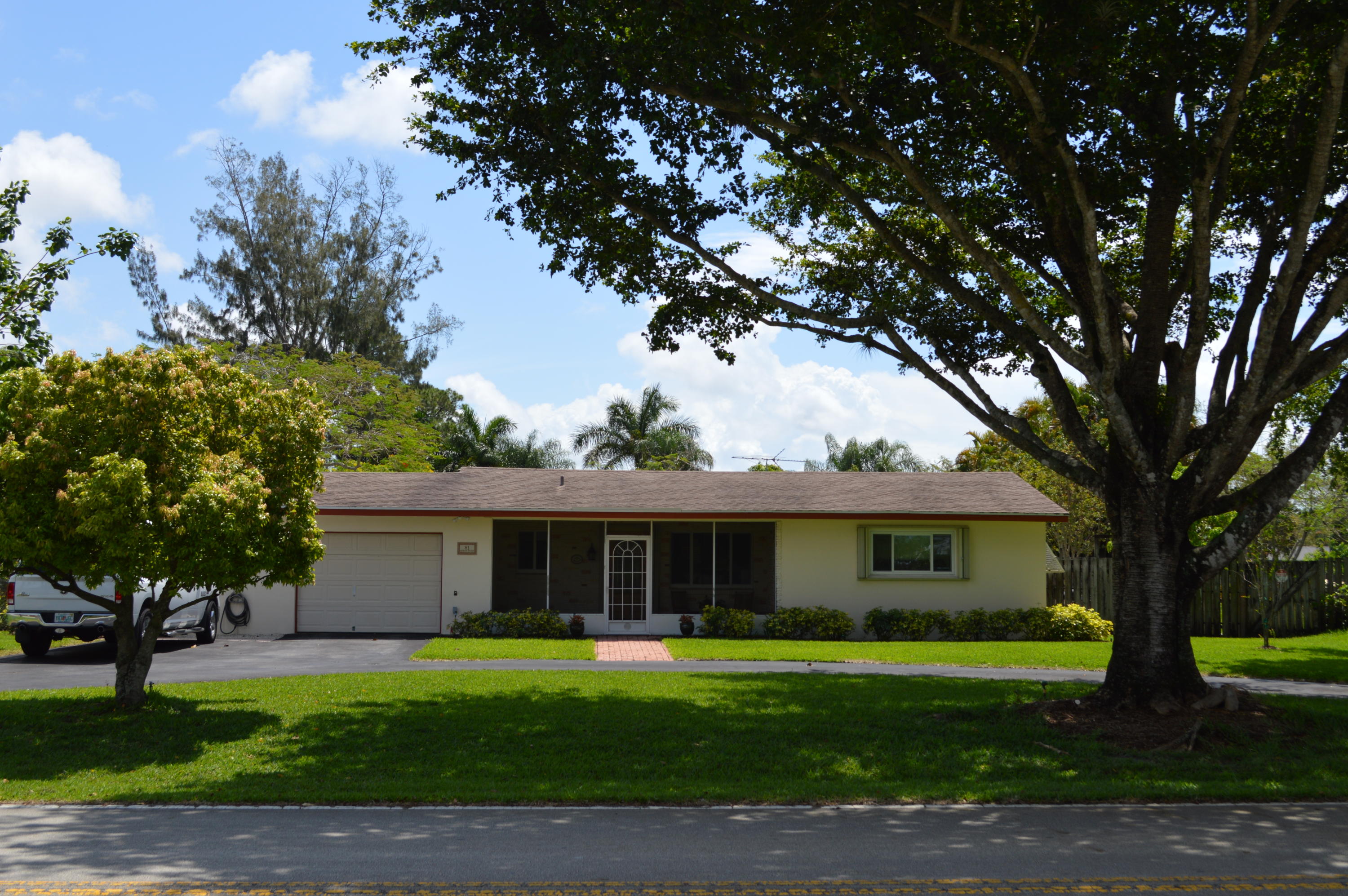 81 Akron Road Lake Worth, FL 33467 - Photo 1 of 10 DSC_0005