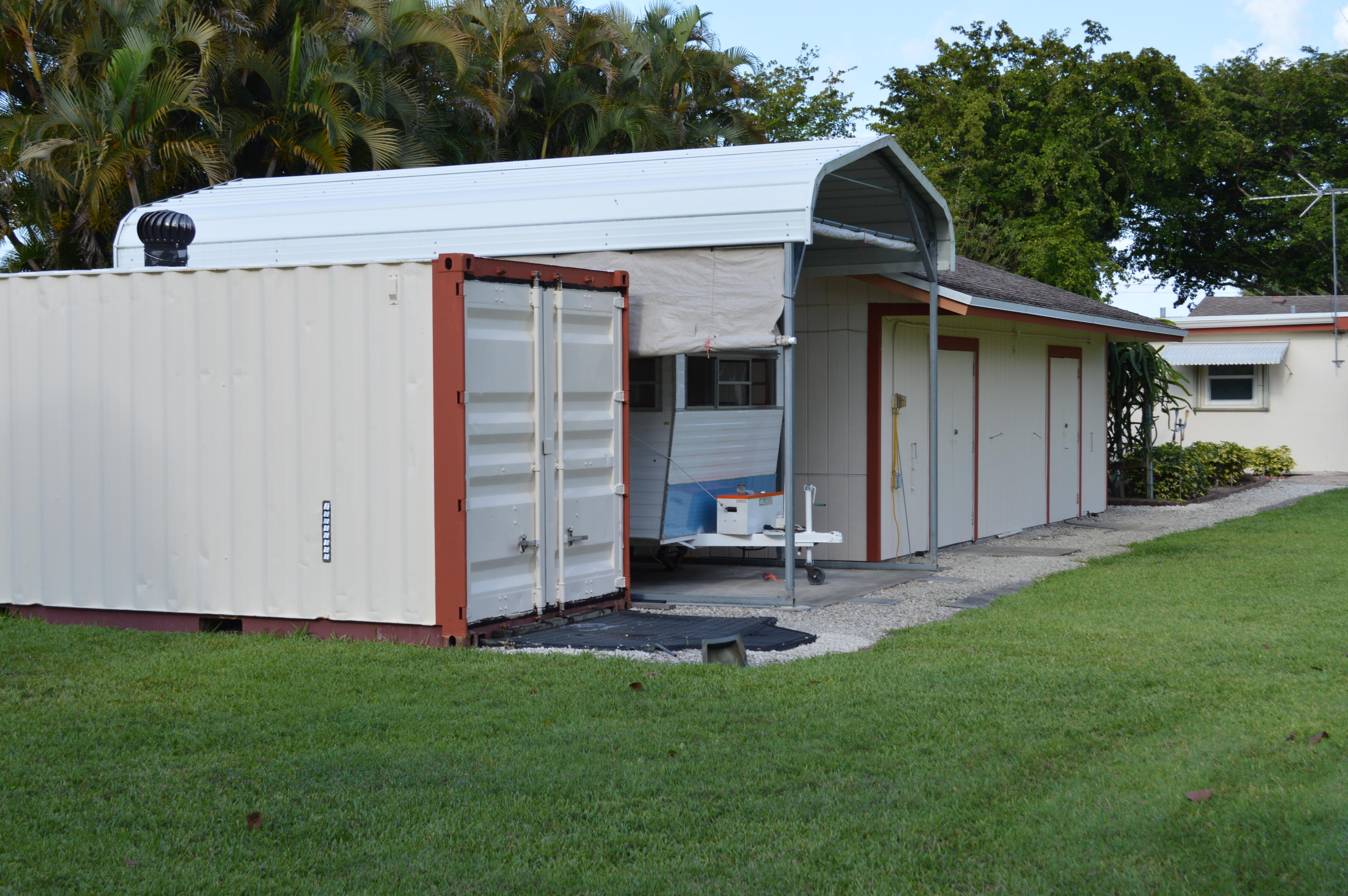 81 Akron Road Lake Worth, FL 33467 - Photo 2 of 10 DSC_0011