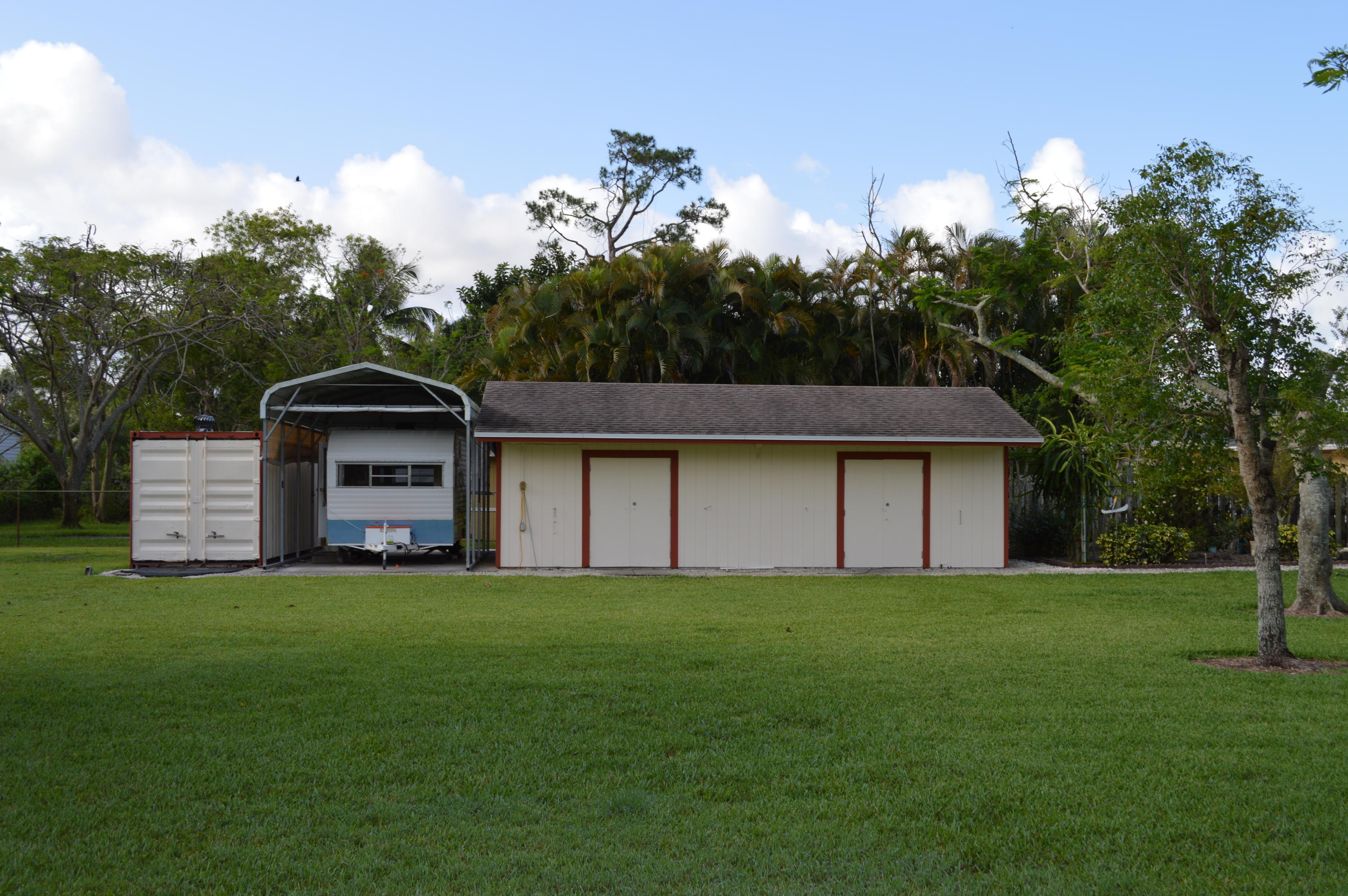 81 Akron Road Lake Worth, FL 33467 - Photo 3 of 10 DSC_0013