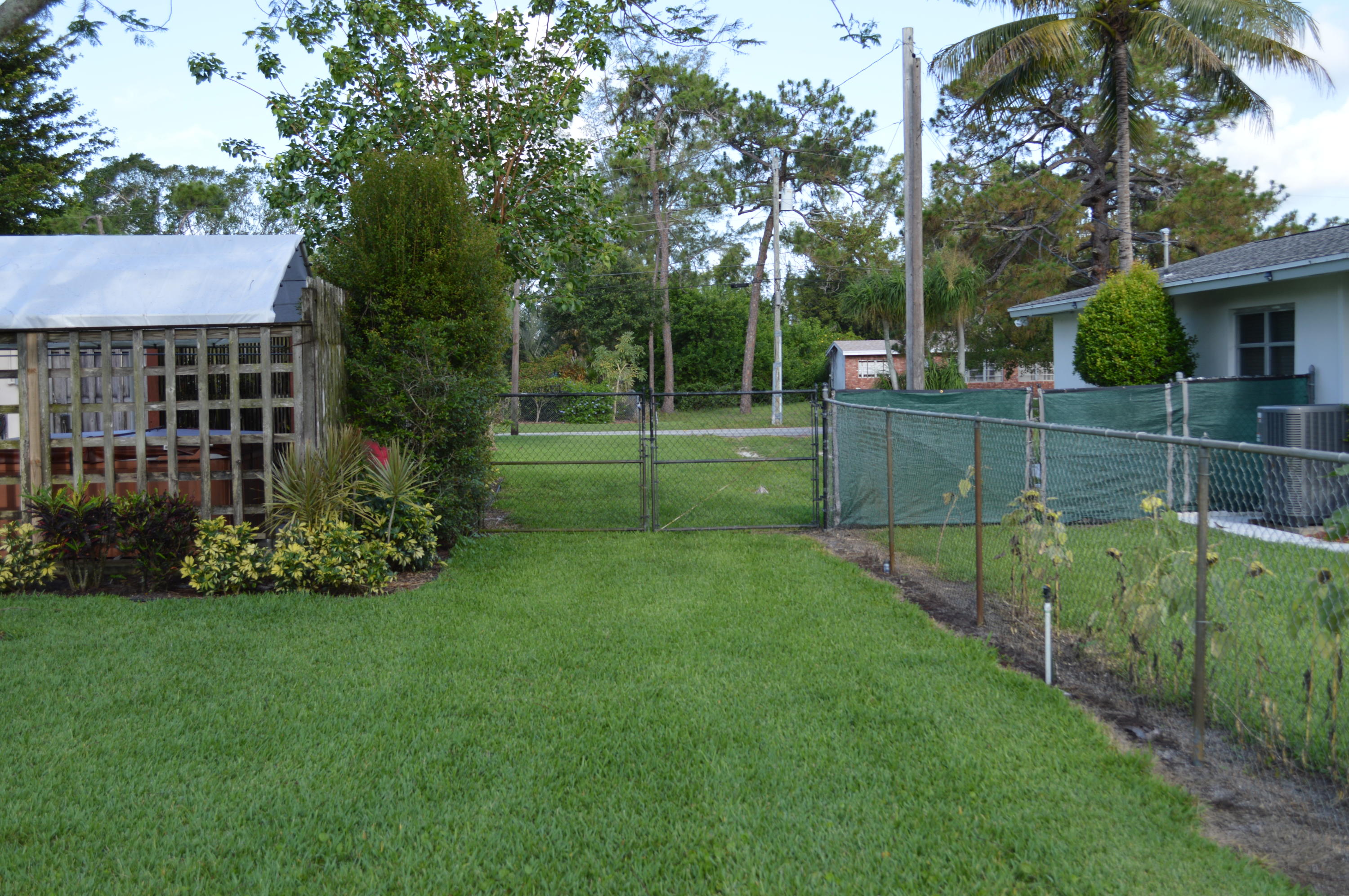 81 Akron Road Lake Worth, FL 33467 - Photo 6 of 10 DSC_0016