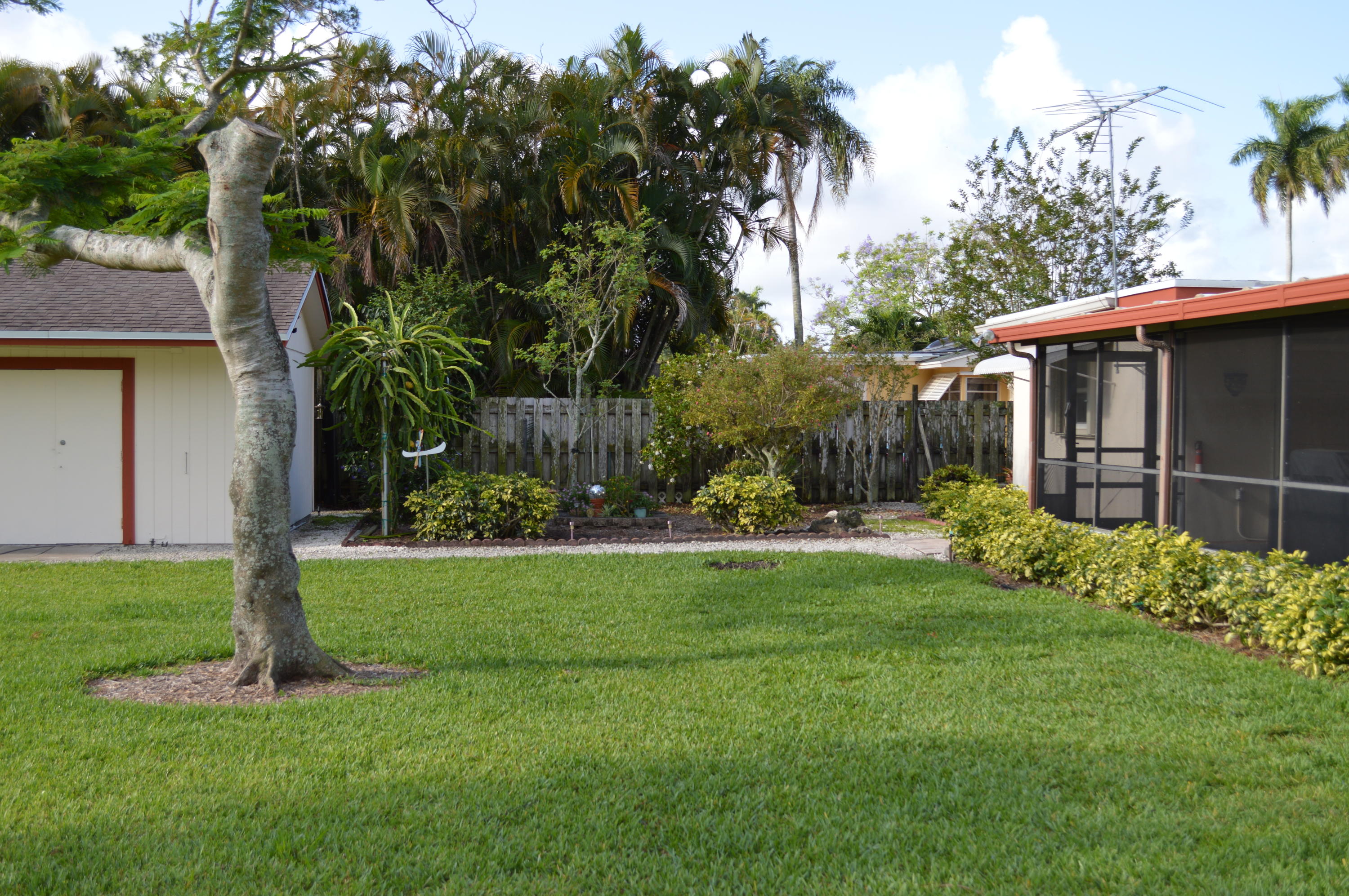 81 Akron Road Lake Worth, FL 33467 - Photo 7 of 10 DSC_0017
