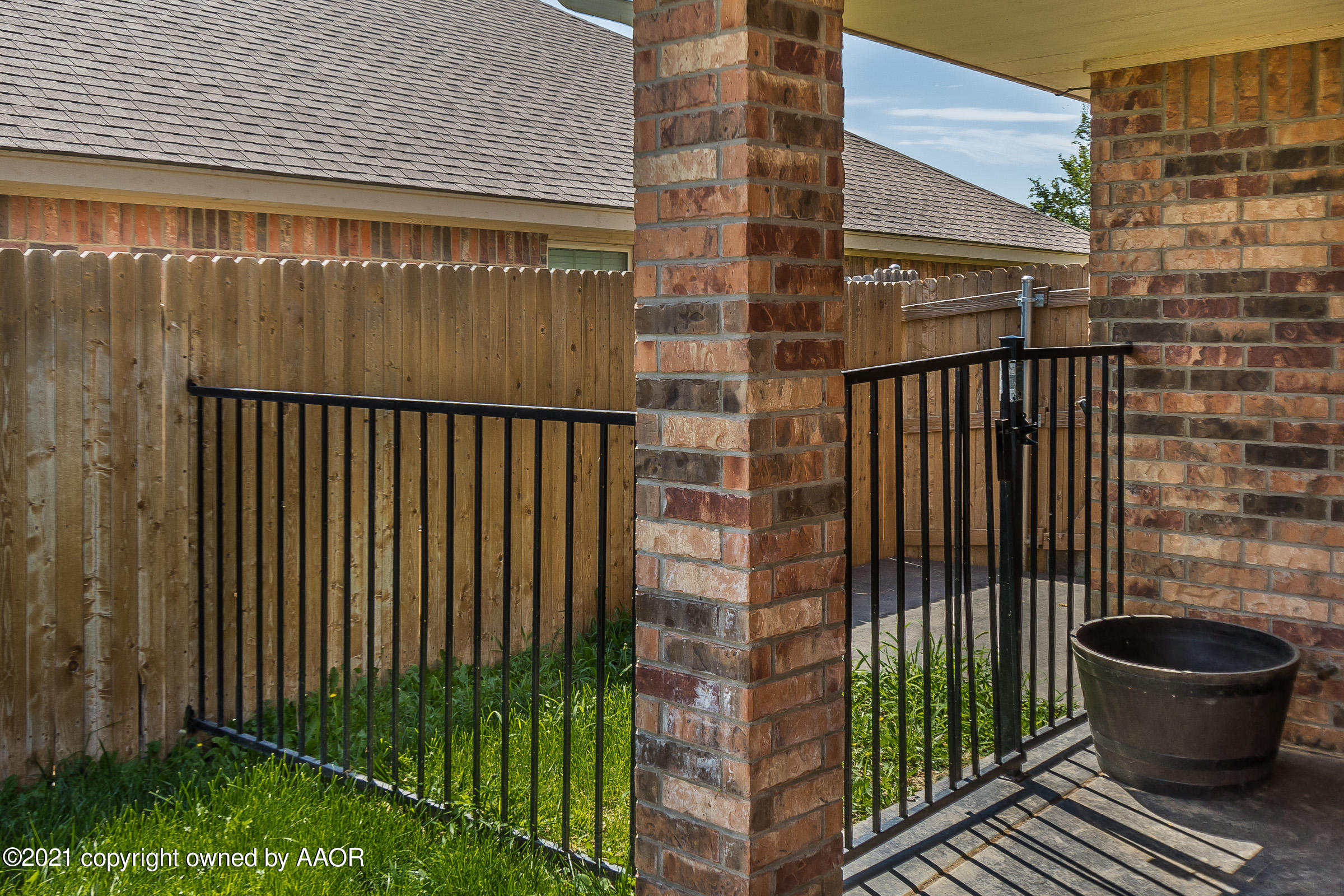 3908 Arden Road Amarillo, TX 79118 - Photo 23 of 25 a view of a balcony with a potted plant