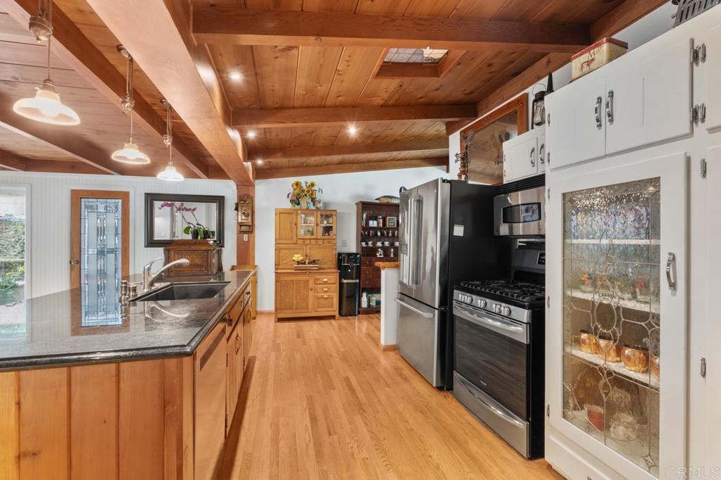 220 Hoover Street Oceanside, CA 92054 - Photo 15 of 70 a very nice looking room with a large window