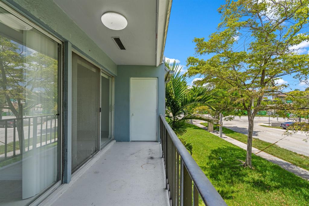 9225 Southwest 87th Avenue, Unit A7 Miami, FL 33176 - Photo 32 of 35 a view of a backyard