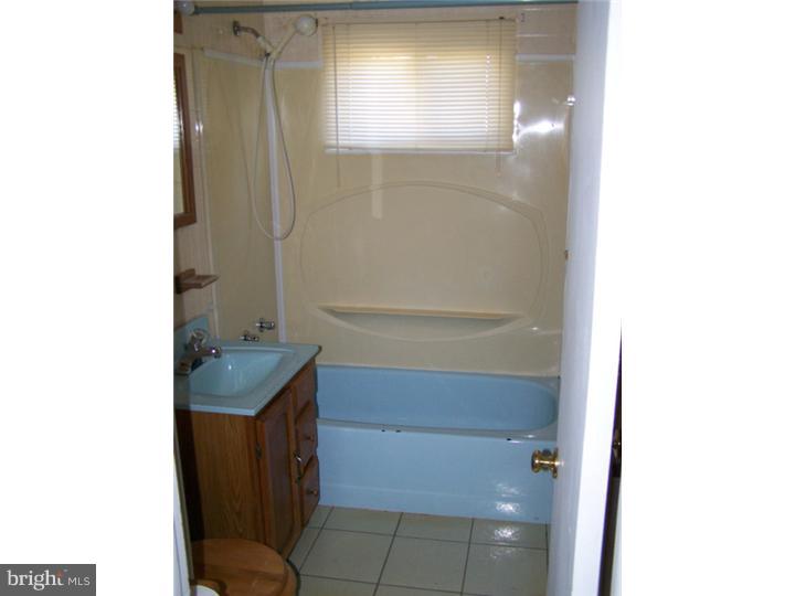 101 Nathaniel Road Newark, DE 19713 - Photo 12 of 13 a bathroom with a sink and mirror