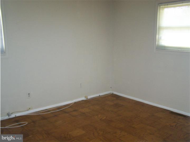 101 Nathaniel Road Newark, DE 19713 - Photo 9 of 13 an empty room with a window