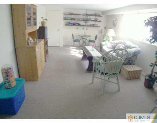 97 Westminster Road Colonia, NJ 07067 - Photo 4 of 8