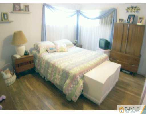 97 Westminster Road Colonia, NJ 07067 - Photo 5 of 8