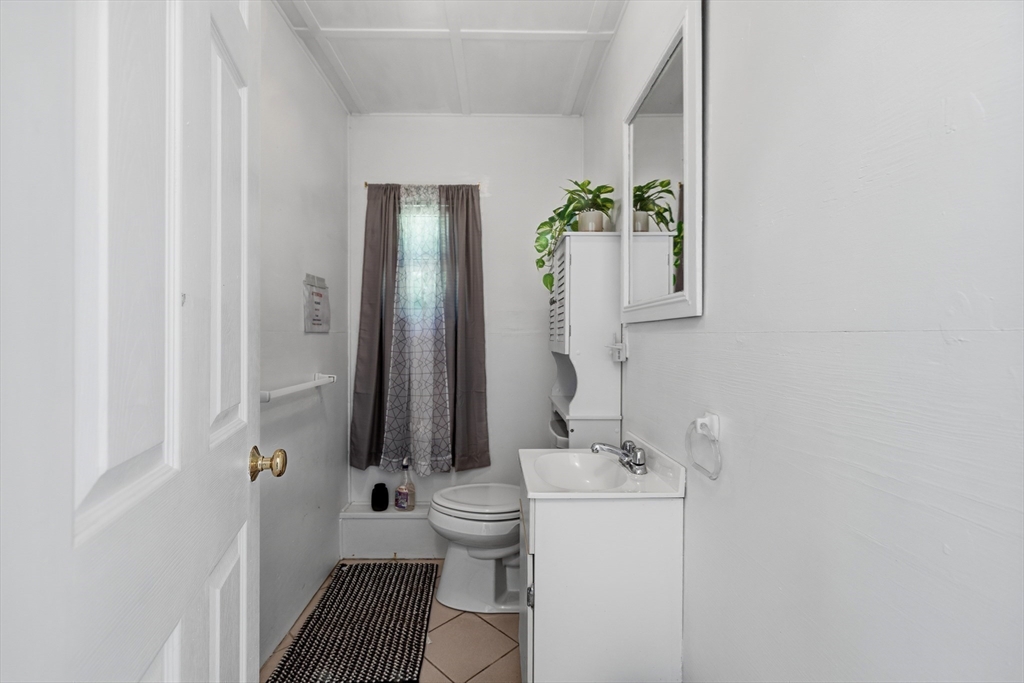 1535 Meridian Street Fall River, MA 02720 - Photo 33 of 40