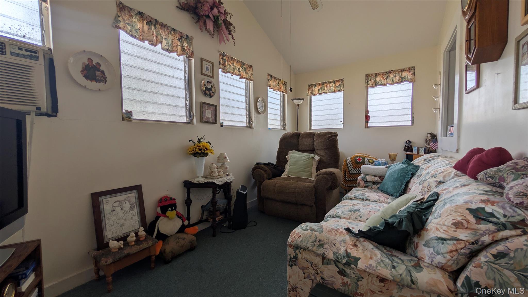 191 Sylvan Lake Road, Unit 5 Hopewell Junction, NY 12533 - Photo 12 of 28 a living room with furniture and a window