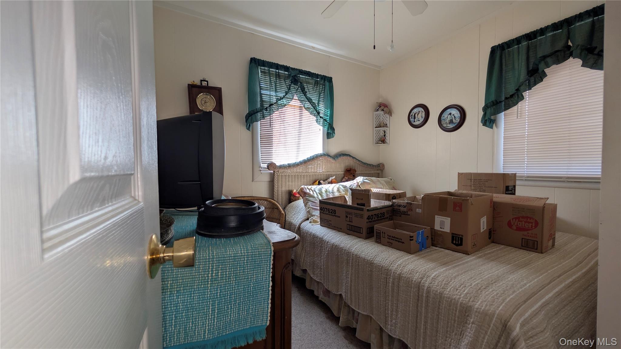 191 Sylvan Lake Road, Unit 5 Hopewell Junction, NY 12533 - Photo 17 of 28 a living room with furniture and a mirror