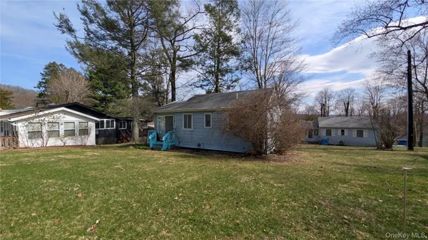 a view of a house with a yard