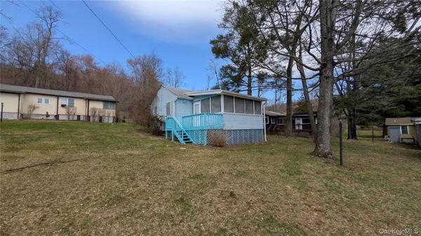a view of a house with a yard