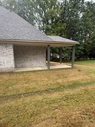 a front view of house with yard