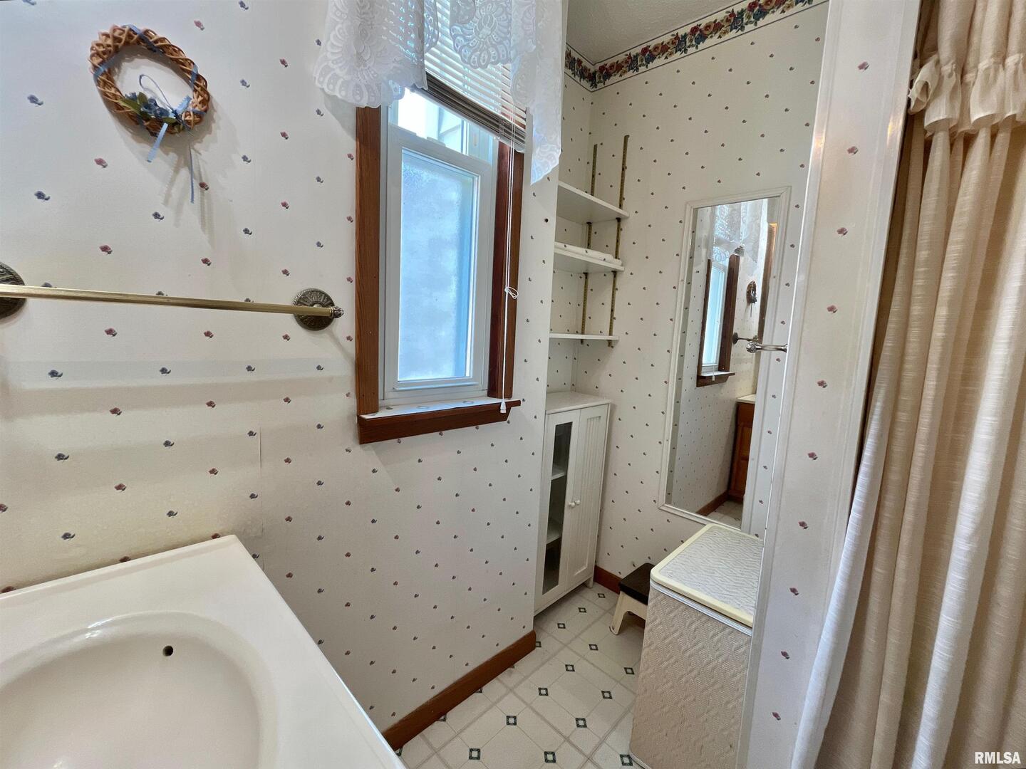 633 4th Avenue South Clinton, IA 52732 - Photo 11 of 34