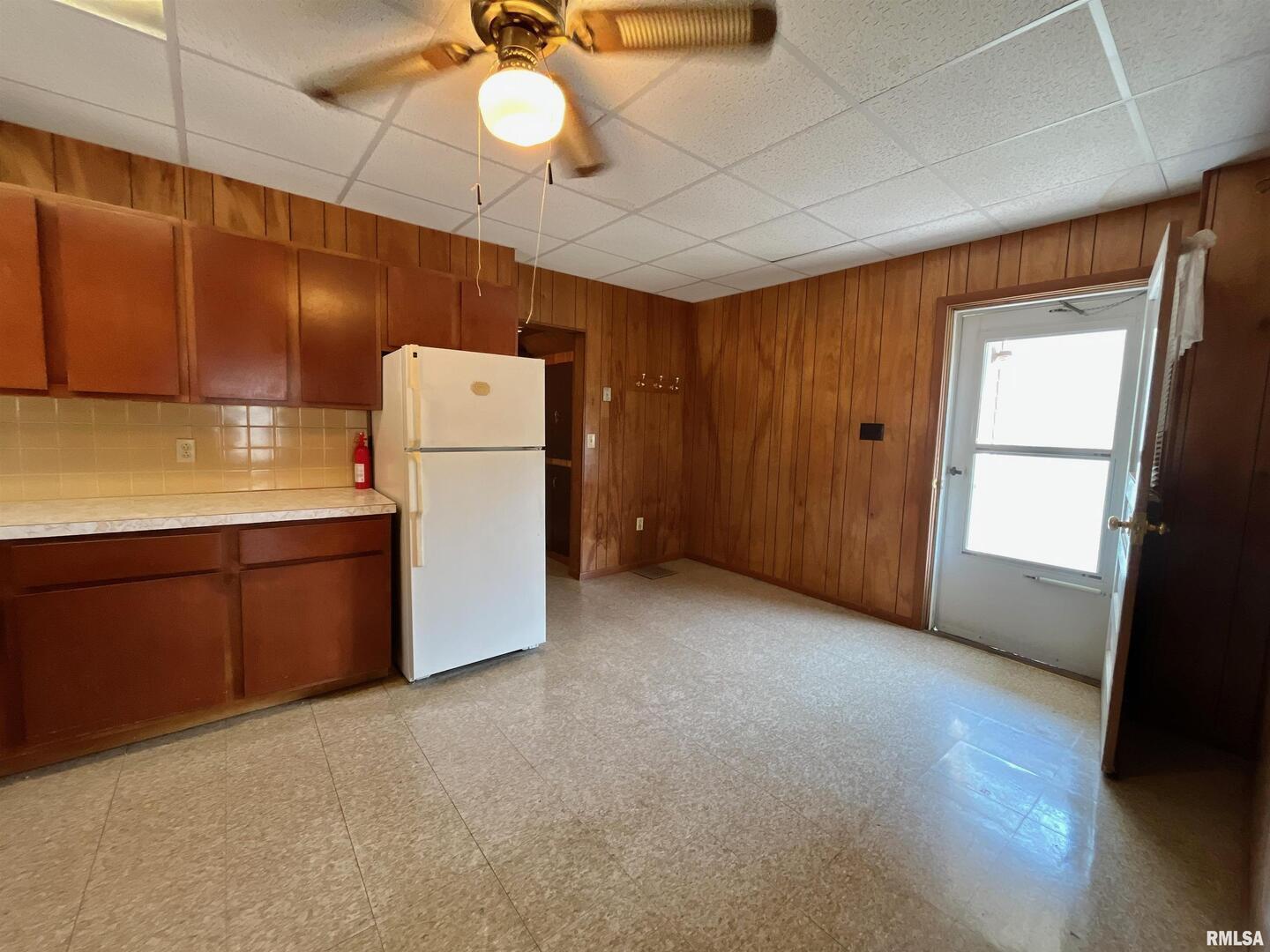 633 4th Avenue South Clinton, IA 52732 - Photo 13 of 34