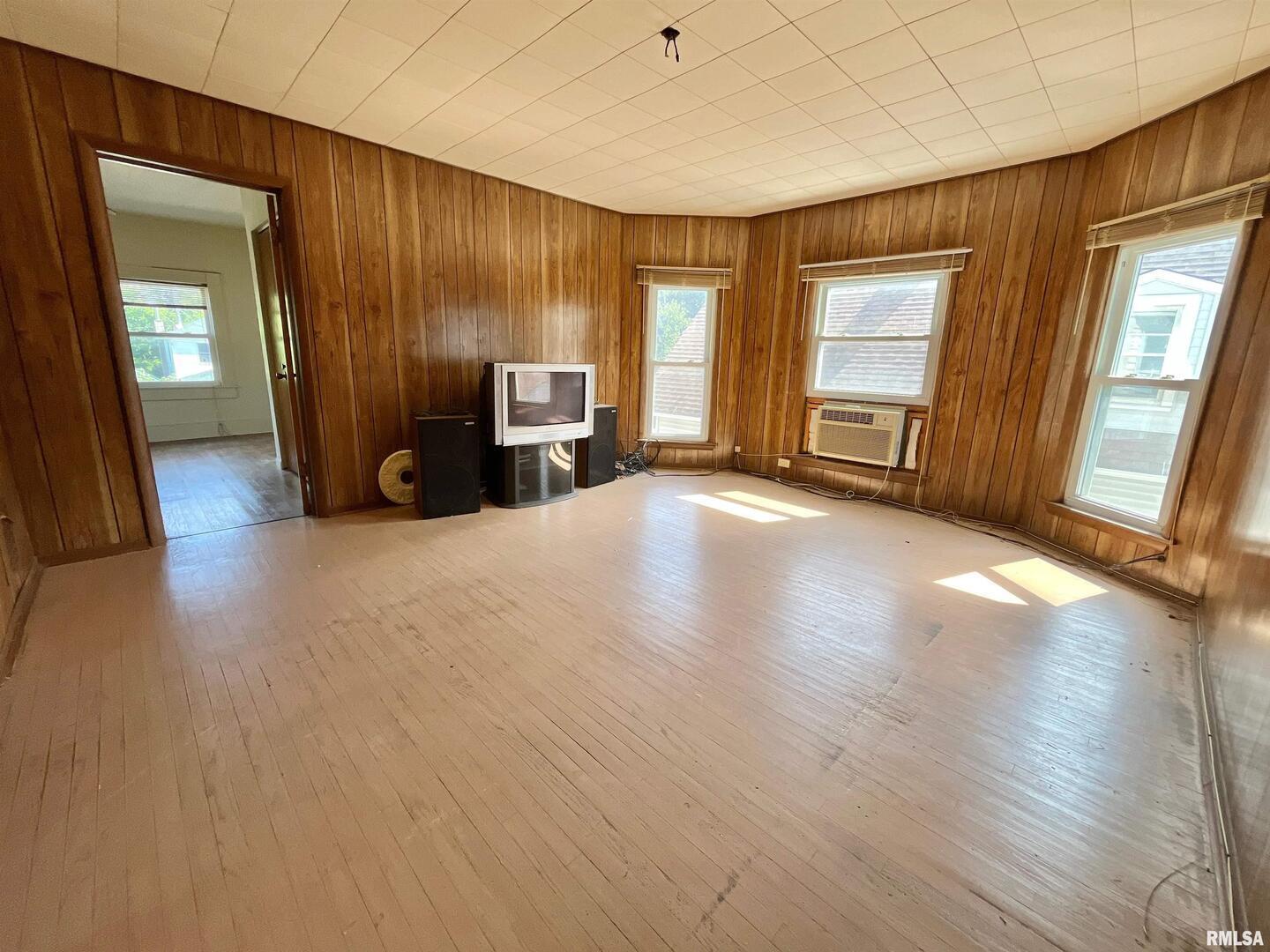 633 4th Avenue South Clinton, IA 52732 - Photo 22 of 34