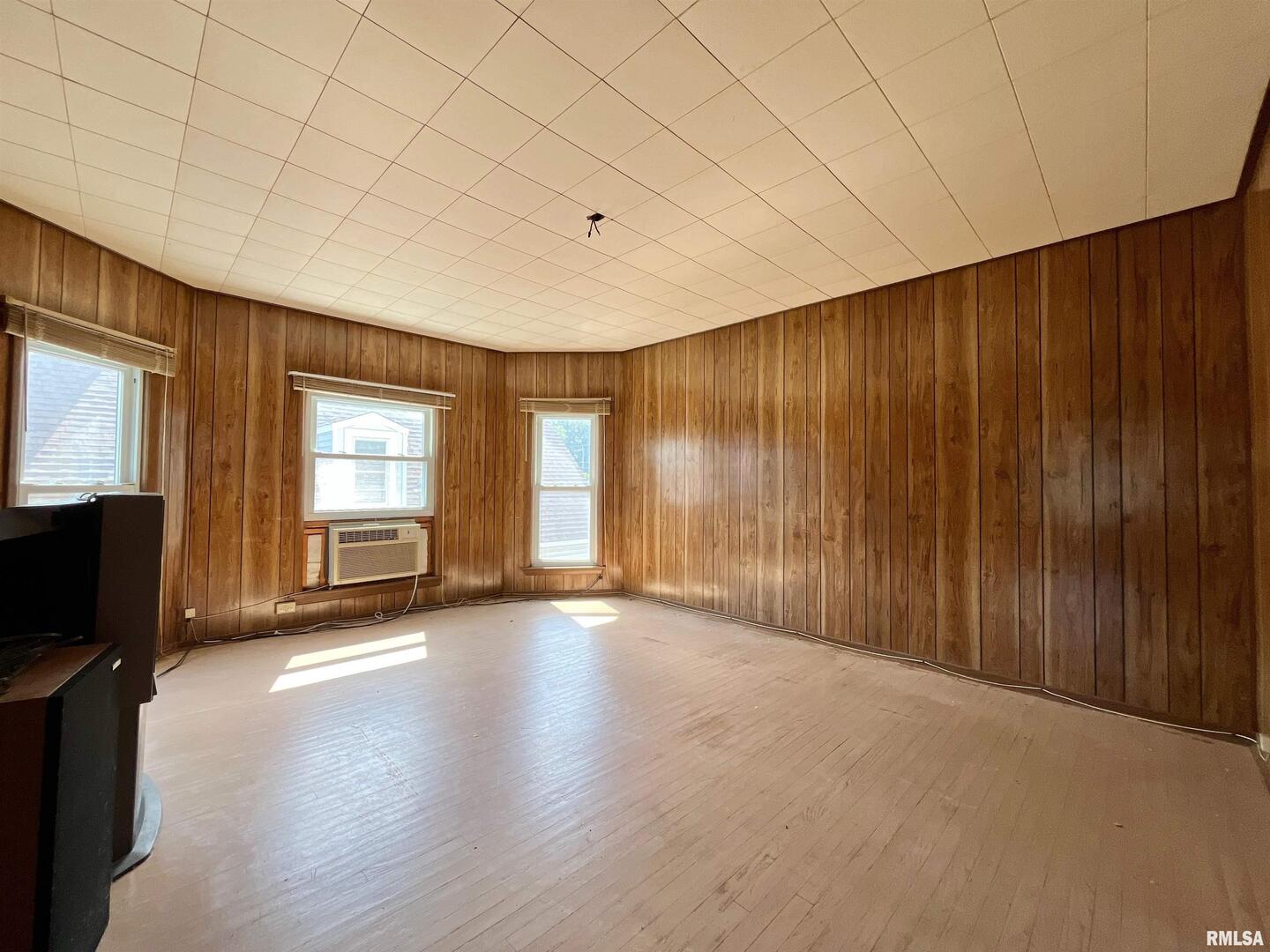 633 4th Avenue South Clinton, IA 52732 - Photo 23 of 34