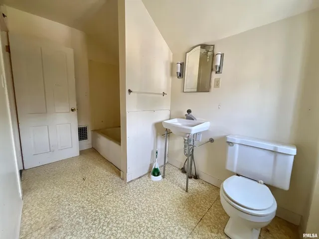 $115,000 | 633 4th Avenue South, Clinton, IA 52732