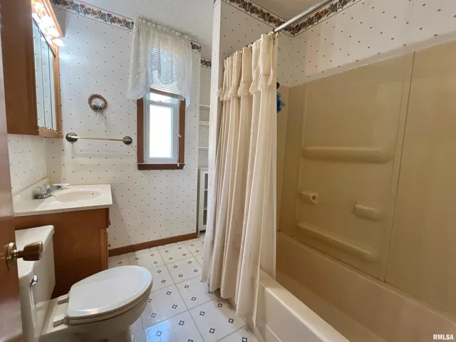 $115,000 | 633 4th Avenue South, Clinton, IA 52732