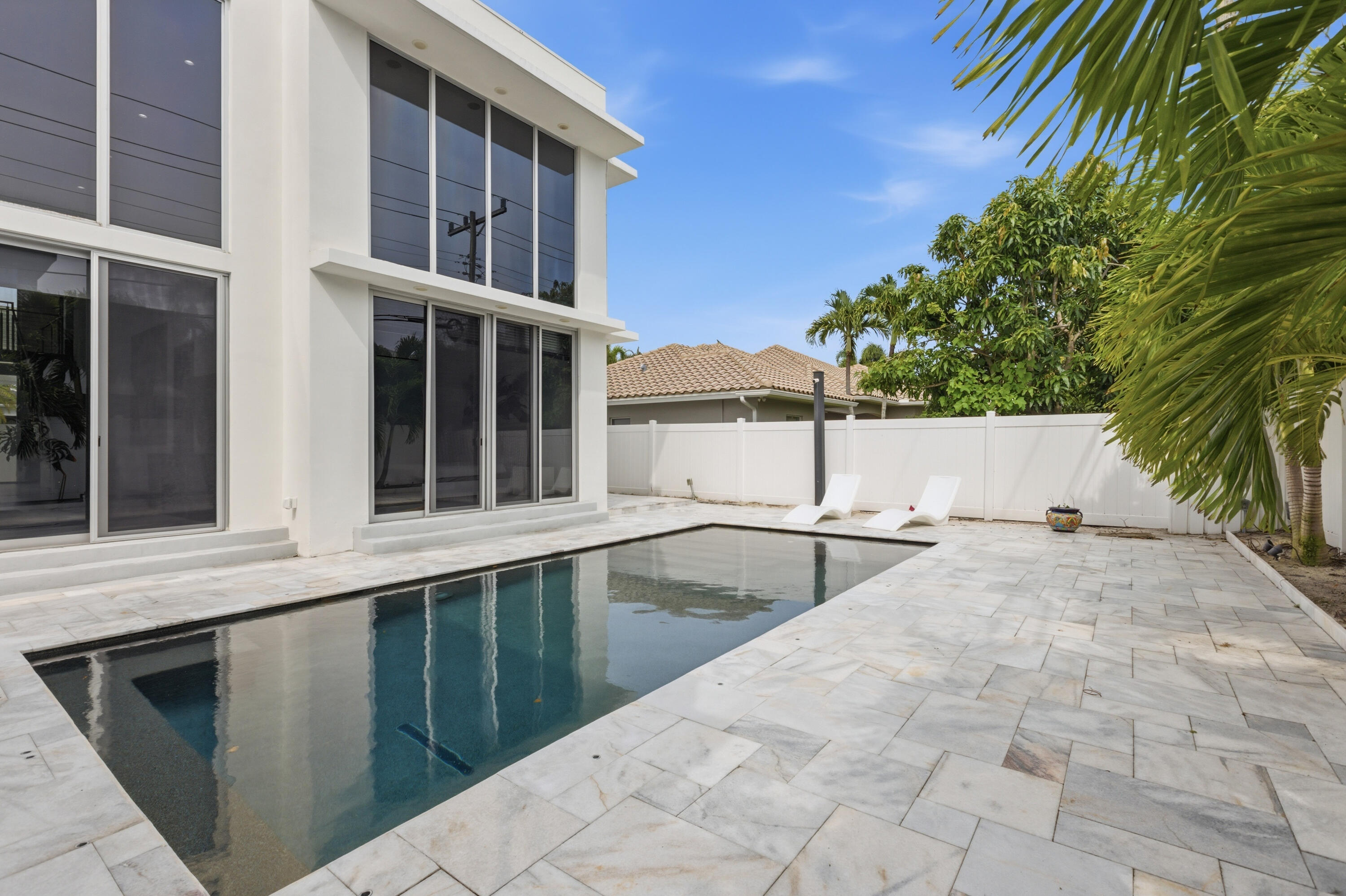 284 Northeast 7th Street Boca Raton, FL 33432 - Photo 7 of 56 284 NE 7th Street-0738
