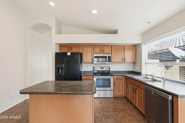 $1,895 | 40381 West Robbins Drive, Maricopa, AZ 85138