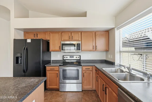 $1,895 | 40381 West Robbins Drive, Maricopa, AZ 85138