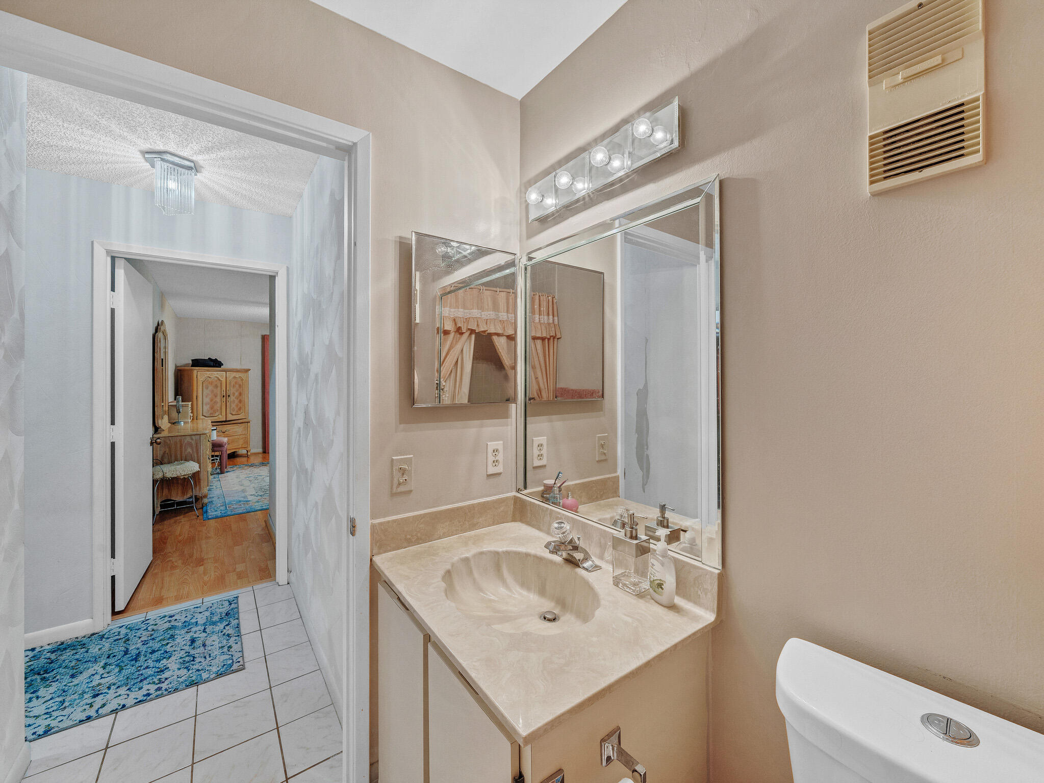 8592 Sunbird Place Boca Raton, FL 33496 - Photo 31 of 44 16 Guest Bathroom (2)