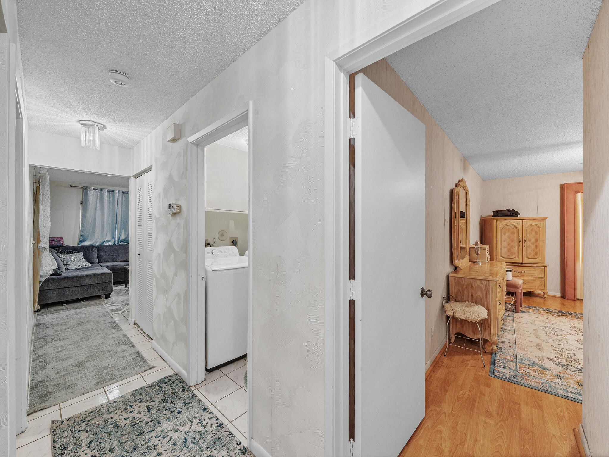 8592 Sunbird Place Boca Raton, FL 33496 - Photo 32 of 44 16 Guest Bathroom (3)