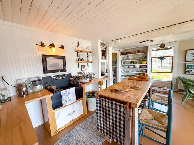 $749,000 | 55 West Main Street, Vinalhaven, ME 04863