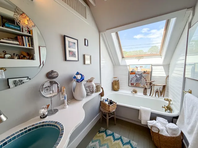 $749,000 | 55 West Main Street, Vinalhaven, ME 04863