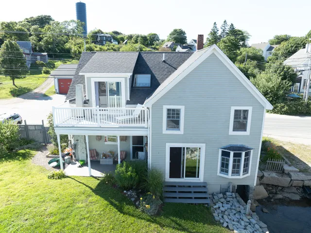 $749,000 | 55 West Main Street, Vinalhaven, ME 04863