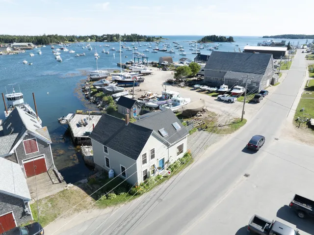 $749,000 | 55 West Main Street, Vinalhaven, ME 04863