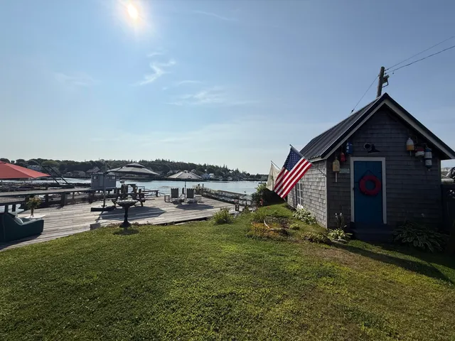 $749,000 | 55 West Main Street, Vinalhaven, ME 04863