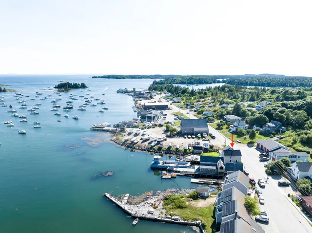 $749,000 | 55 West Main Street, Vinalhaven, ME 04863